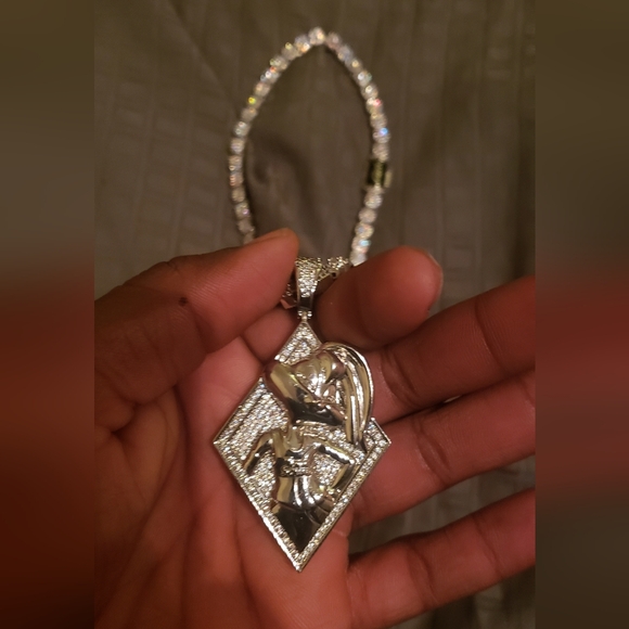 Simulated Diamond Lola Bunny chain - Picture 4 of 5